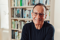 Peter James